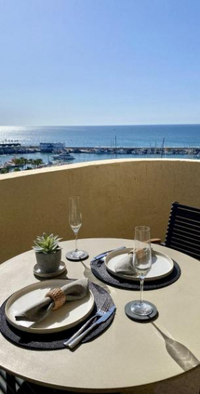 Modern apartment with terrace, Estepona